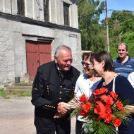 Poslankyně PČR Miloslava Vostrá se pozdravila s panem Hasmanem